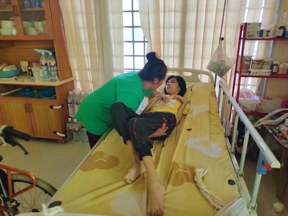 暖势力/16日下版每周2次复健虽艰辛  父母不放弃