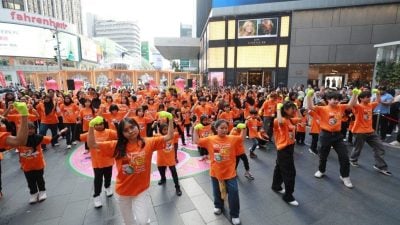 唱跳传递爱与和平 “生命彩虹”为弱势童圆梦
