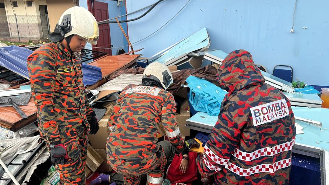 暴风雨引发严重风灾 昔江港多区满目苍夷