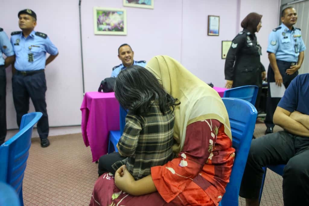 曾为虚荣踏上卖淫路 21岁单亲妈:盼出狱后重新开始