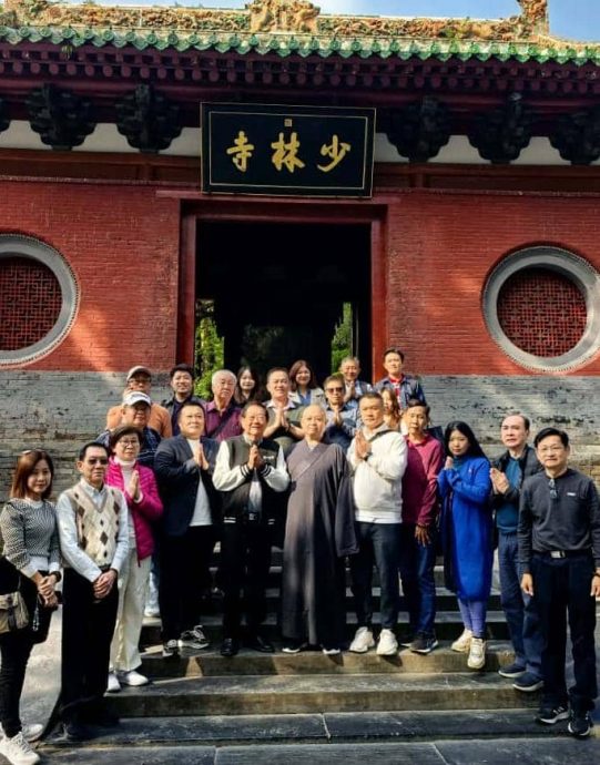 曾助少林武僧表演团返国·张天赐访少林寺遇故人喜相逢