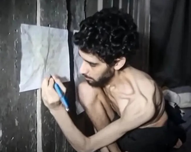 曾被迫自掘坟墓 饱受磨难后大卫终与家人团聚