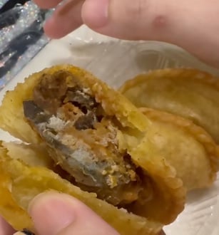 月饼才买几天就发霉！ 女子失望店员找借口推脱 饼家：会彻查