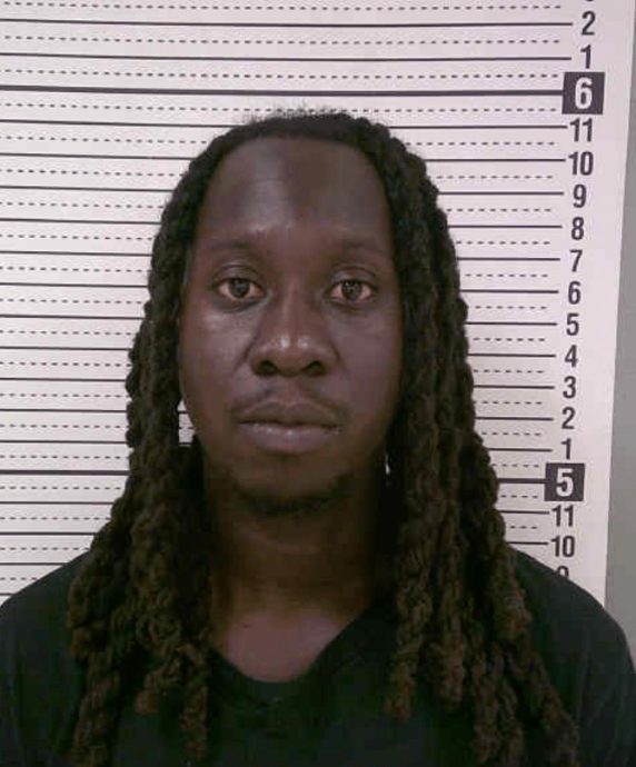 机灵小学生递纸条求救 机警校车司机破囚救母