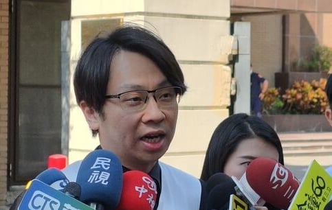 李威出庭全程沉默 死者家属批13被告未道歉