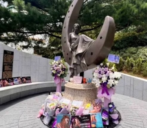 李玟帐号遭登入公布私讯 二姐发声:请尊重逝者