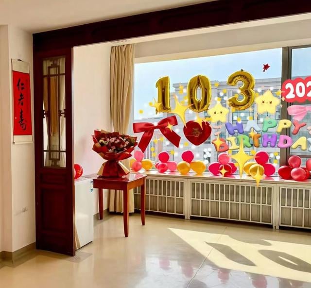 杨振宁半月前过103岁生日