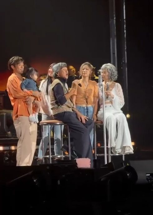 林子祥演唱会变生日派对 陈奕迅惊喜现身合唱《数字人生》