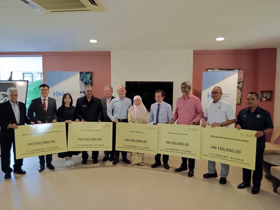 林立迎转捐款项给福利机构