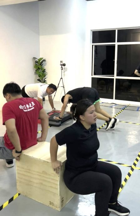 柔：乐活频道：跟着健身营动起来！