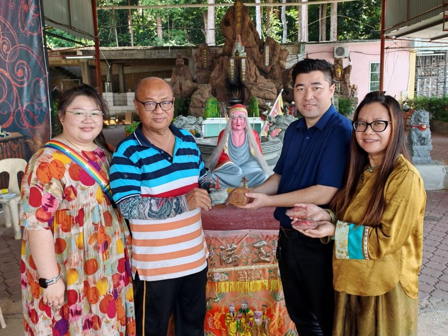 柔:可版头:峇无量寿佛静心殿,拥地势最高望海妈祖