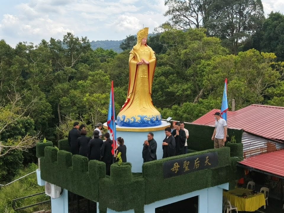 柔:可版头:峇无量寿佛静心殿,拥地势最高望海妈祖
