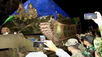 柬泰和平协议签署 柬埔寨从边境撤出首批重型武器