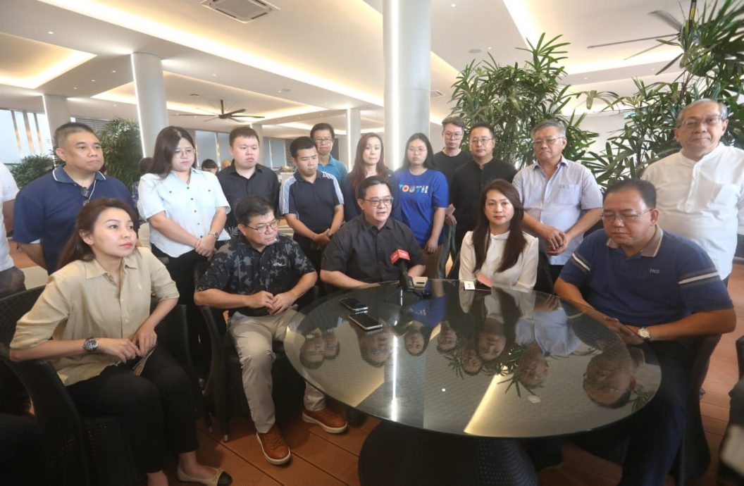 校园凶杀案|视频|刘亚强携马华党员悼念叶芯嫙 吁正视校园安全与学生心理