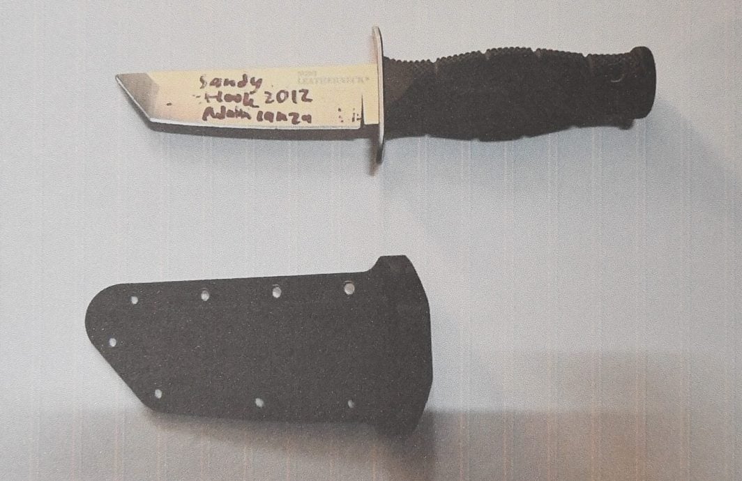 校园凶杀案|警方现场起获3刀具·其中两把写有美校园枪杀案凶手名