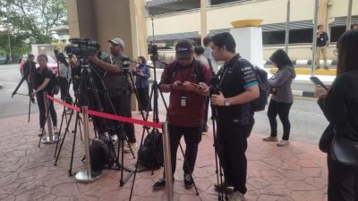 校园凶杀案  举国轰动媒体严阵以待 14岁嫌犯今上庭控谋杀罪