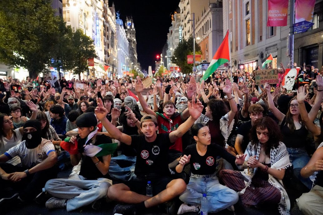 欧洲数十万民众挺巴游行　吁停火释放援助行动人士