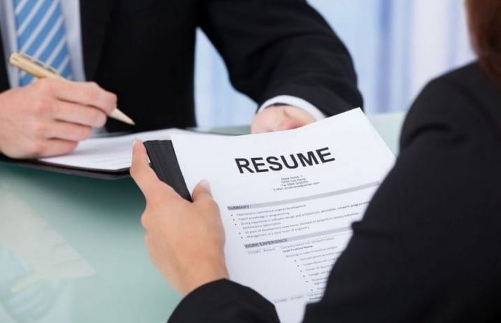 求职者质疑线下面试 雇主讽刺回击