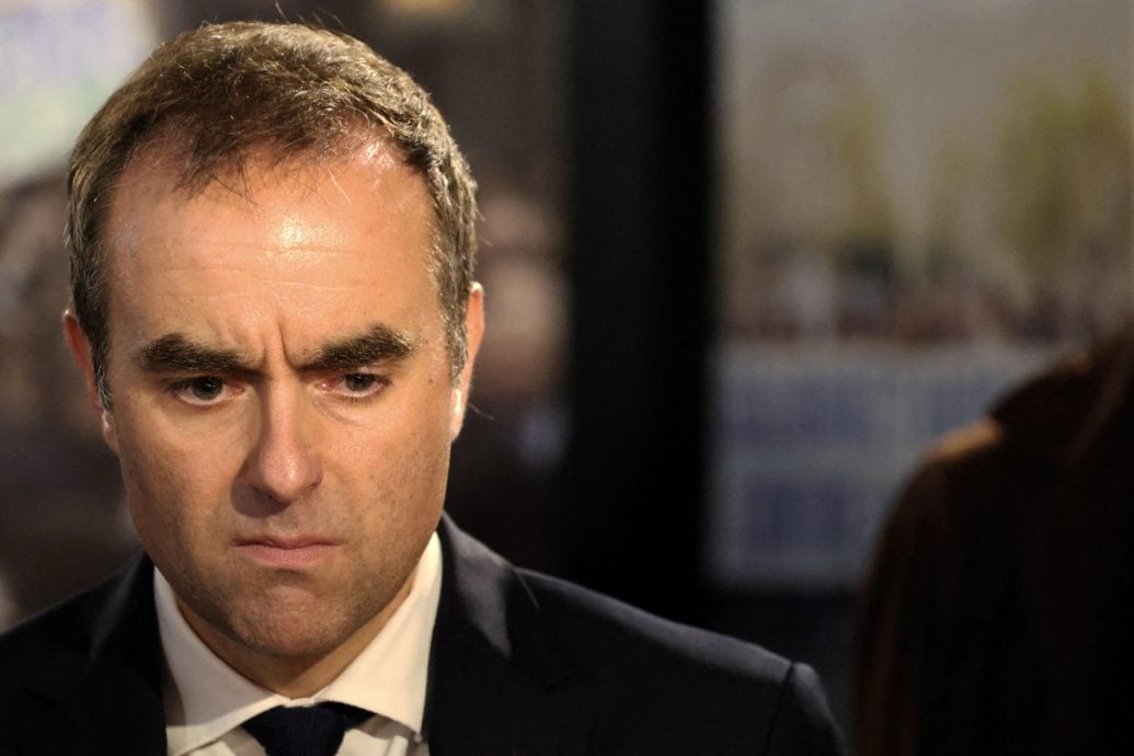 法国看守总理:就达成预算协议充满希望,或无需解散议会