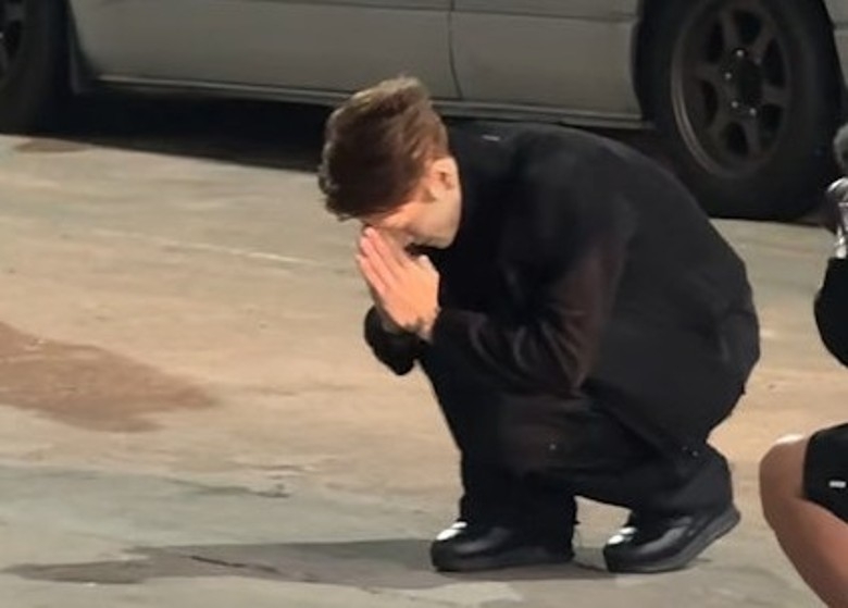 泰国开唱被半裸猛男强吻 王嘉尔错愕掀衣盖头