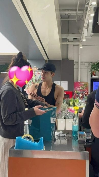 泰国开唱被半裸猛男强吻 王嘉尔错愕掀衣盖头