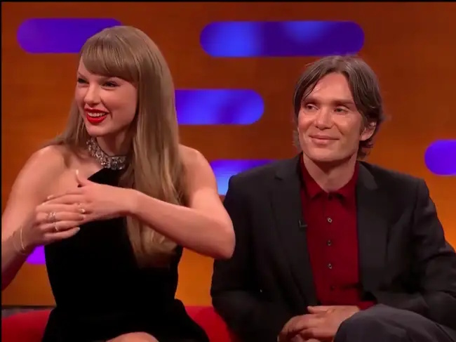 泰莱上综艺开心晒订婚钻戒 席连墨菲僵笑秀经典厌烦脸