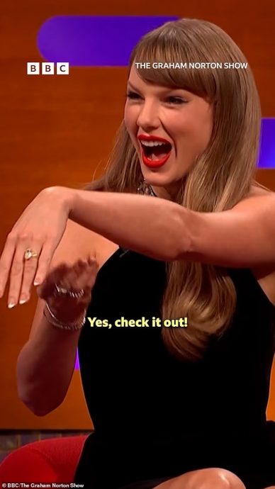 泰莱上综艺开心晒订婚钻戒 席连墨菲僵笑秀经典厌烦脸