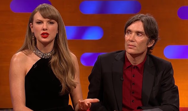 泰莱上综艺开心晒订婚钻戒 席连墨菲僵笑秀经典厌烦脸