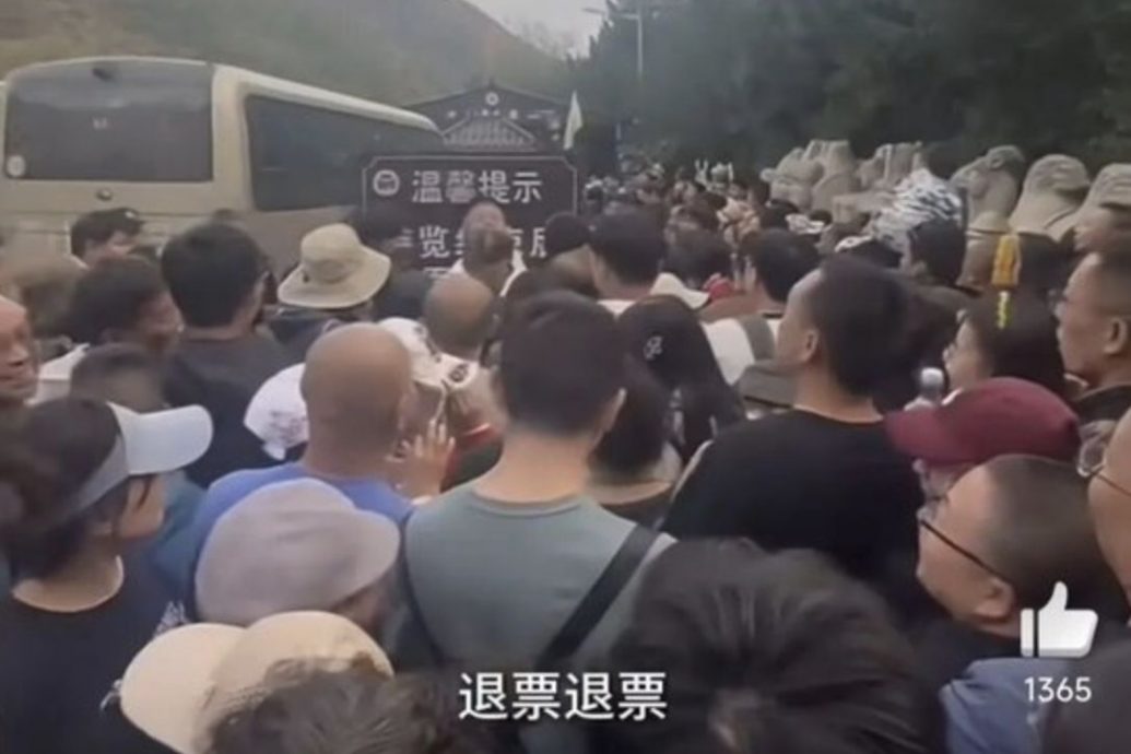 滞留!限流!退票! 中国长假多地景区游客爆满状况频传