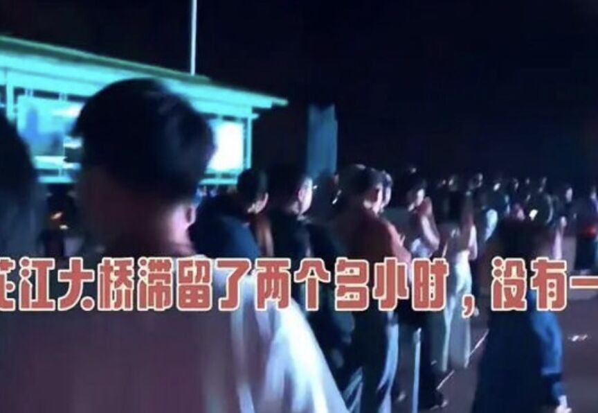 滞留!限流!退票! 中国长假多地景区游客爆满状况频传