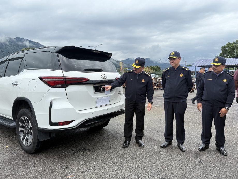 激励讲师一车两牌被捕/3图