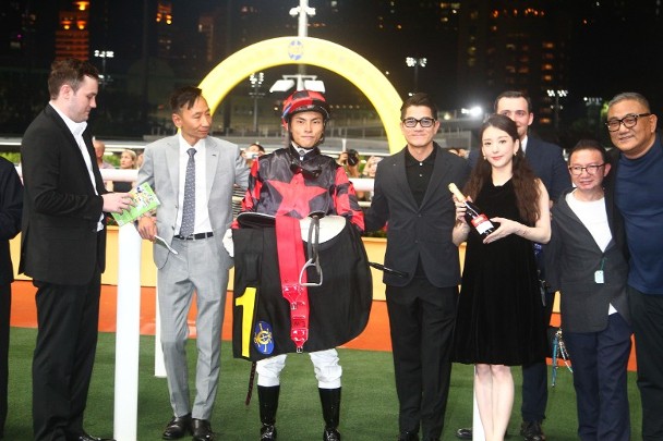 牵方媛拉头马赞三宝带好运 郭富城松口曝月底当爸爸