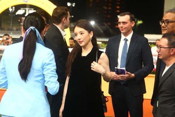 牵方媛拉头马赞三宝带好运 郭富城松口曝月底当爸爸