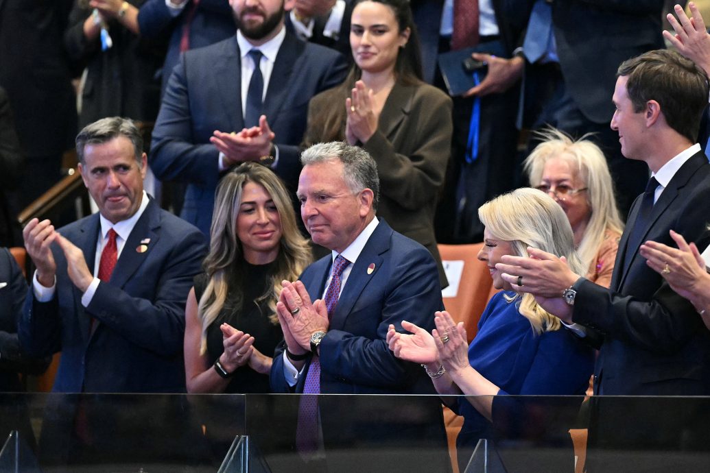 特朗普亮相以色列国会 获全场起立鼓掌