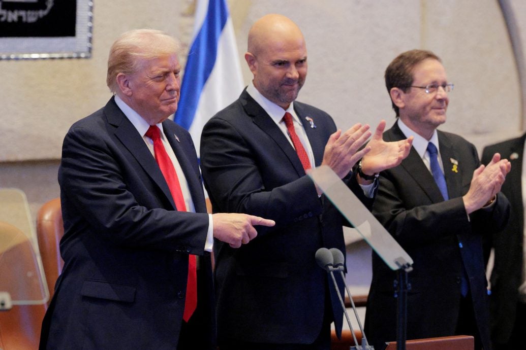 特朗普亮相以色列国会 获全场起立鼓掌