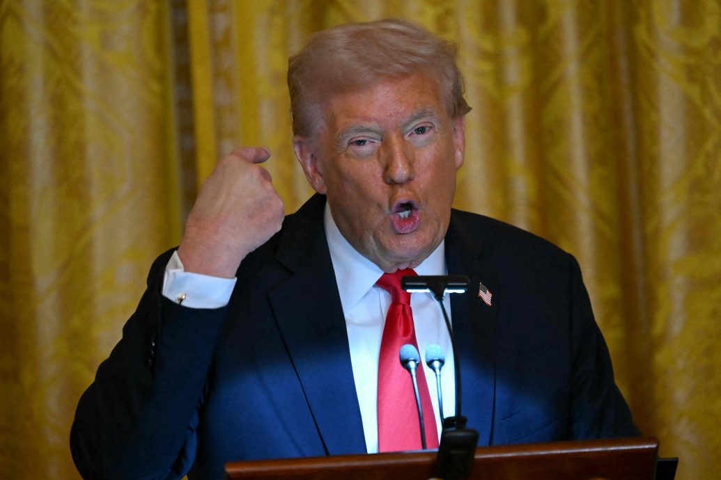 特朗普宣布美中“正处于”贸易战 