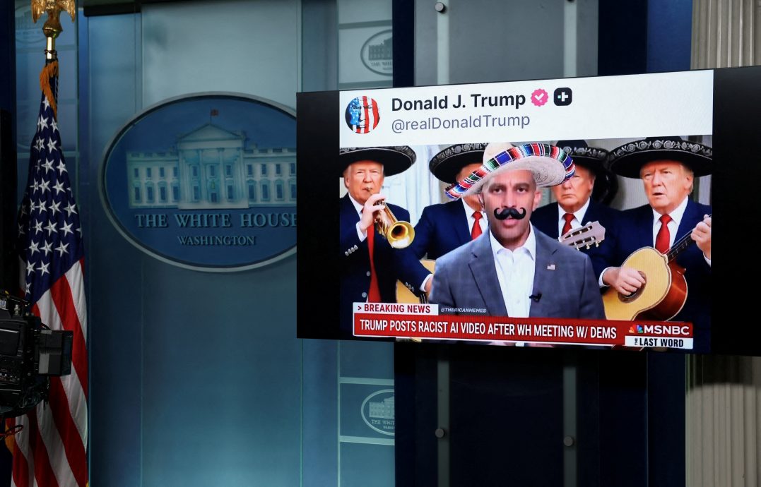 特朗普用AI影像恶搞民主党领袖 万斯:只是开玩笑