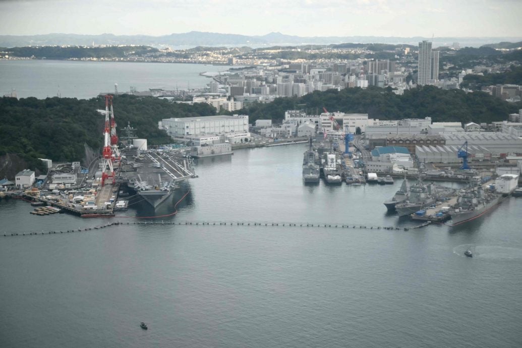 特朗普登美军航母演说 高喊“打仗就一定要赢”