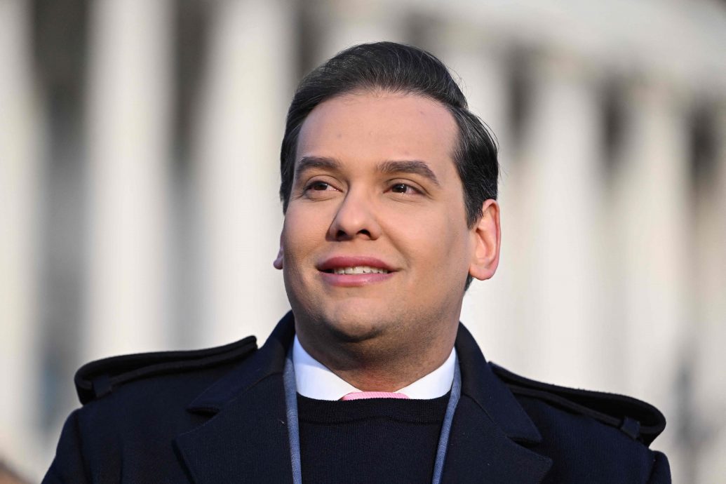 犯电汇诈欺入狱 美前国会议员桑托斯获特朗普减刑