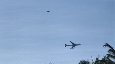独家 | 空军1号降临 隆机场领空曾暂封让路