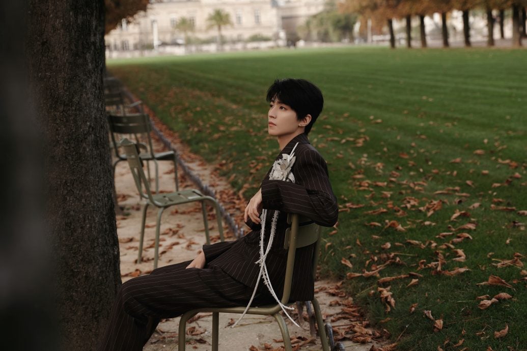 王俊凯P图乌龙变“灵异照”　网民笑翻：中秋彩蛋？