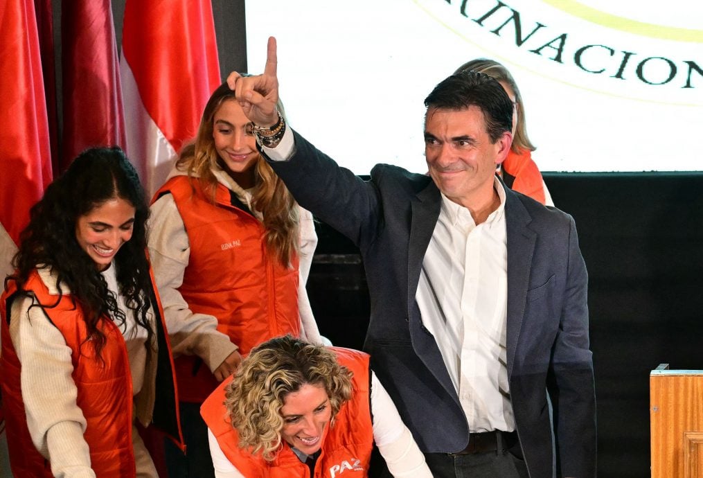 玻利维亚终结20年社会主义 选出亲商中右翼总统