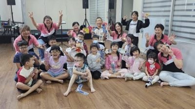 用绘本教孩子面对霸凌 森华堂辅导中心办“不当沉默者”活动