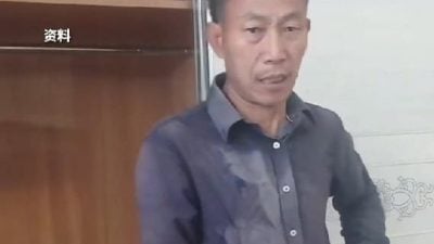 男子直播时被毒蛇咬伤  嫌太贵拒打血清手变形