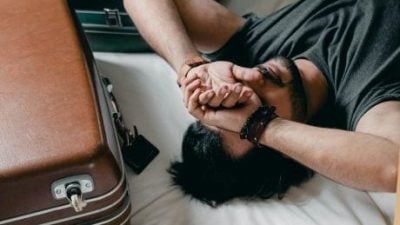 疑护照太多微笑之国印章 男子入境印尼遭脱光搜身验X光