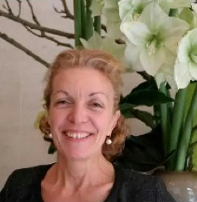 疑拉手掣按错电动窗按钮 女子遭夹颈窒息惨死