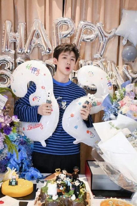 白敬亭甜晒“亲近的人”送生日礼 网扒章若楠用过疑隔空传情