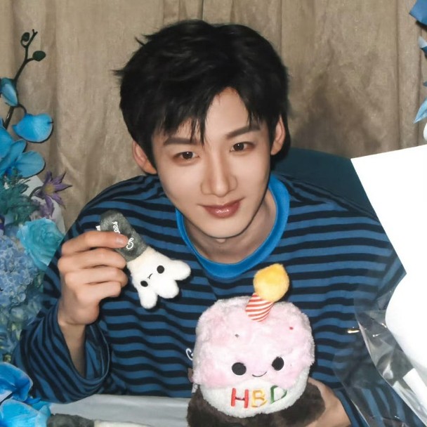 白敬亭甜晒“亲近的人”送生日礼 网扒章若楠用过疑隔空传情