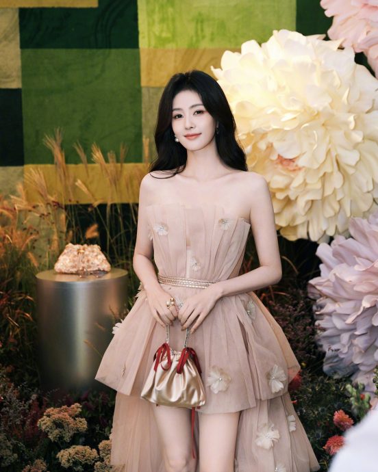 白鹿拍动作戏落病根　腰伤困扰举步维艰