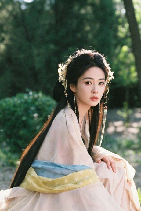 白鹿拍动作戏落病根　腰伤困扰举步维艰